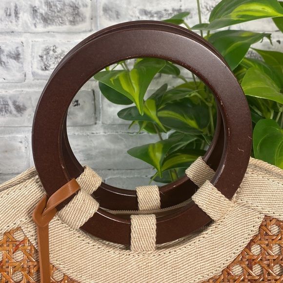 Neutral brown and tan hobo bag! - Picture 4 of 8